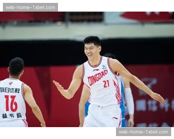 深圳12连胜跃居联盟第三 三分跑轰战术场均19.3分快攻